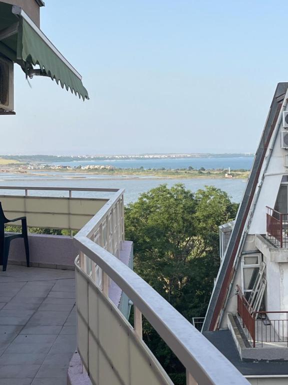Apartment Happy Holiday 2 Burgas Bagian luar foto